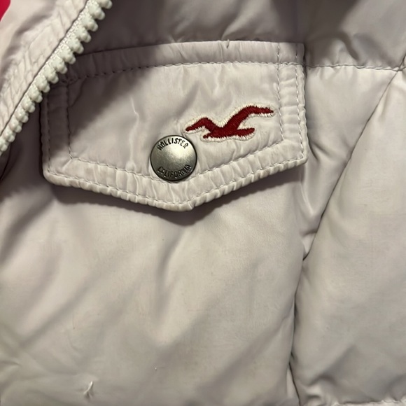 Gray shelled down filled Hollister coat. Will need to be cleaned price reflects - Picture 3 of 3